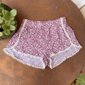 Hot gal floral shorts